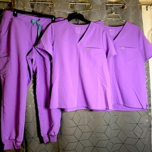 ✨FIGS Scrub set (with 2 tops) in Lavender Dew! Top: XXL, and XL Pant: XL🩺